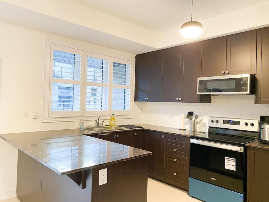 Elegant Rooms In Shared Townhouse Next To Beach Whitby Dış mekan fotoğraf