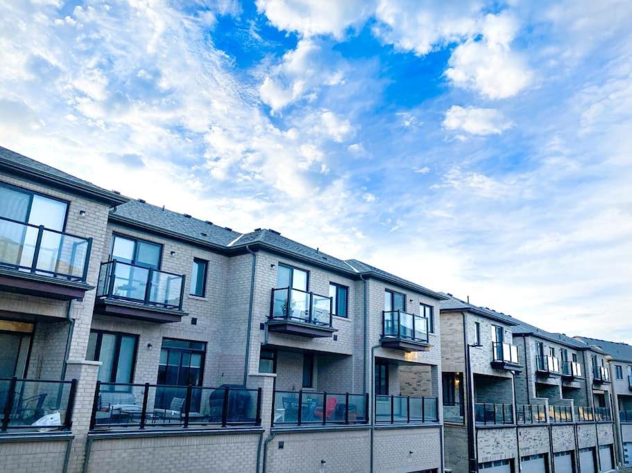 Elegant Rooms In Shared Townhouse Next To Beach Whitby Dış mekan fotoğraf