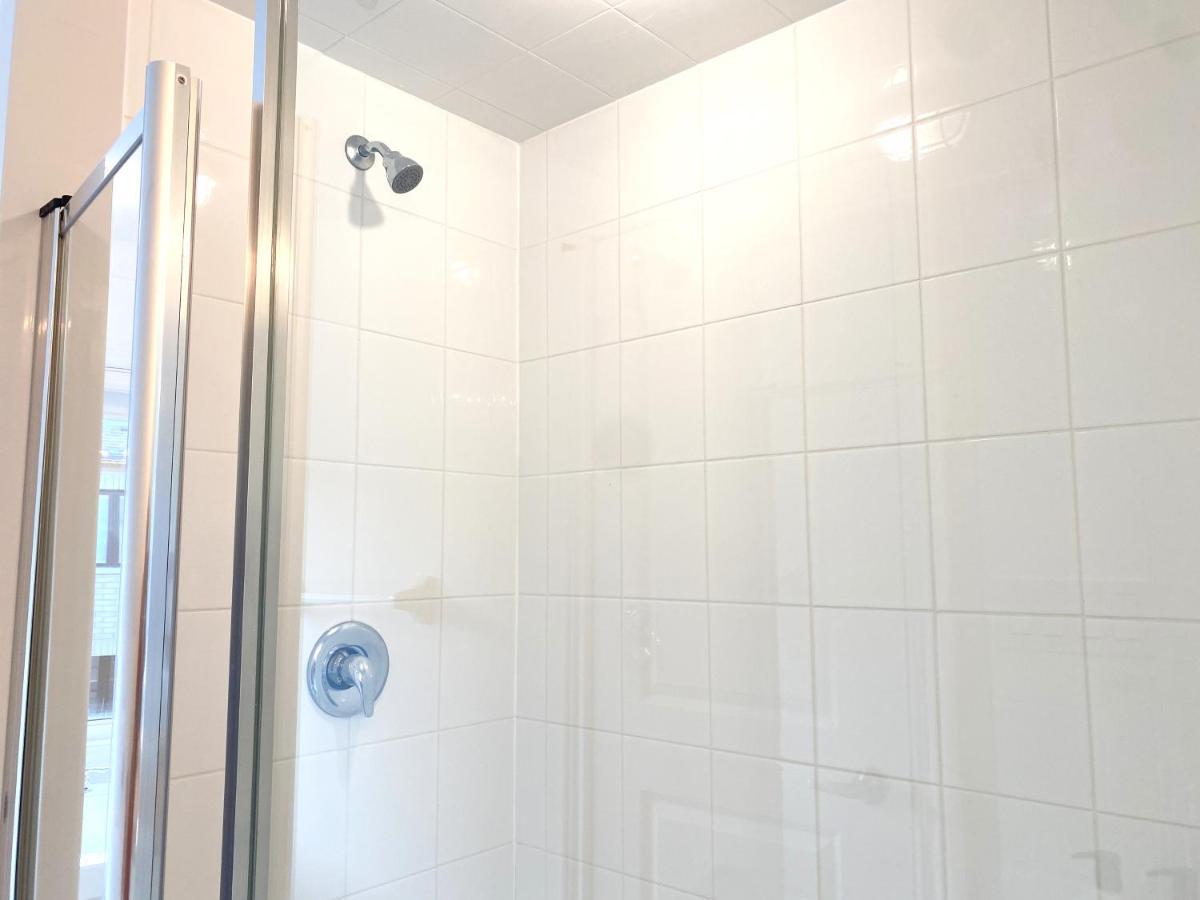 Elegant Rooms In Shared Townhouse Next To Beach Whitby Dış mekan fotoğraf